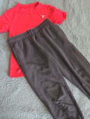 Sz 6-7 Boys Active Shirt And Sweatpants Bundle For Boys